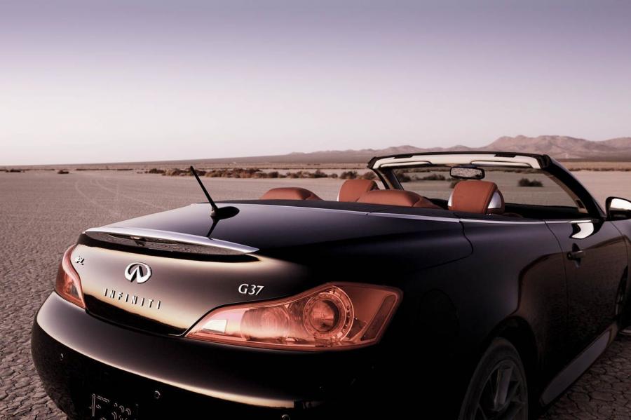  Infiniti G37 IPL Convertible 2013 года  (фото 20 из 37)
